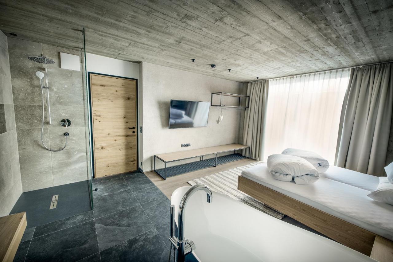 Glanz & Glory Appartements Laengenfeld ภายนอก รูปภาพ